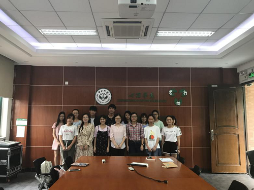 与会师生合影