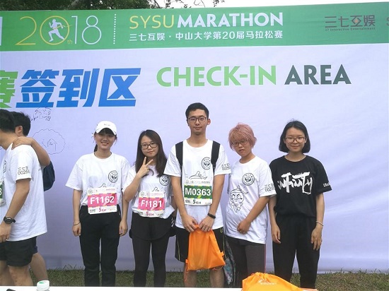 参赛同学赛前合照.jpg