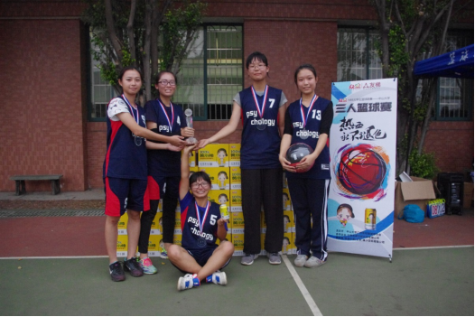 喜获奖杯.png
