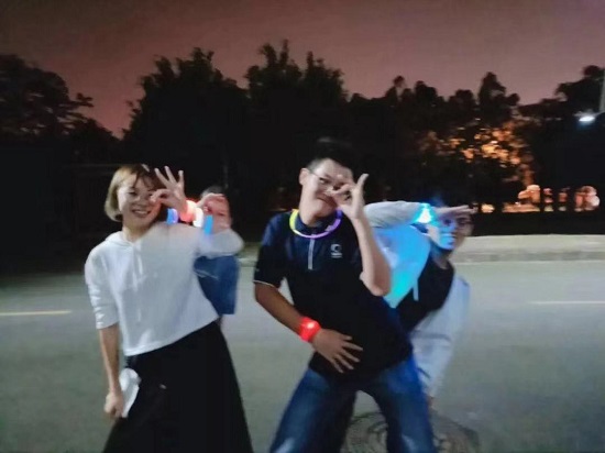 欢乐拍照打卡