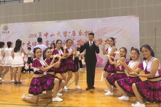 获奖后队员们满脸喜悦.png