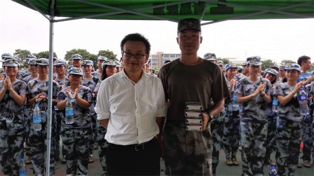 铿锵心理人，昂扬铸军魂，时刻记校训——心理学系中秋慰问2016级新生