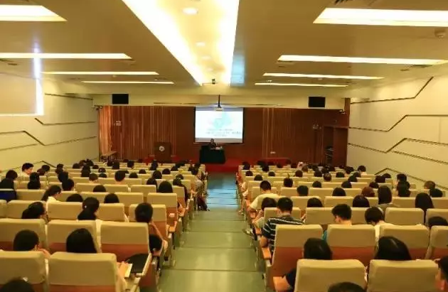 心理学系联合东校园部分学院党组织举办“两学一做”专题讲座