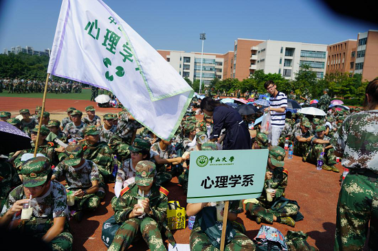 探军训,送清凉,暖人心